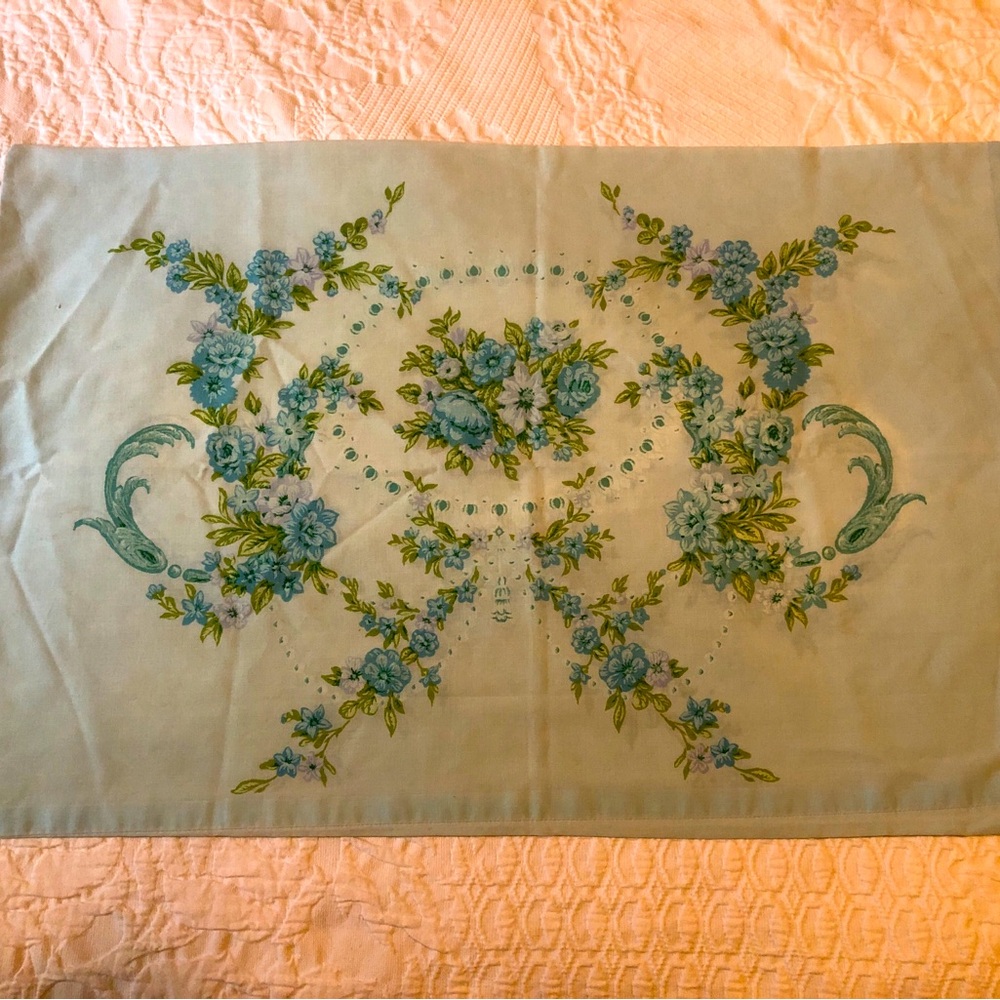 Vintage Blue Floral Pillowcase - x1